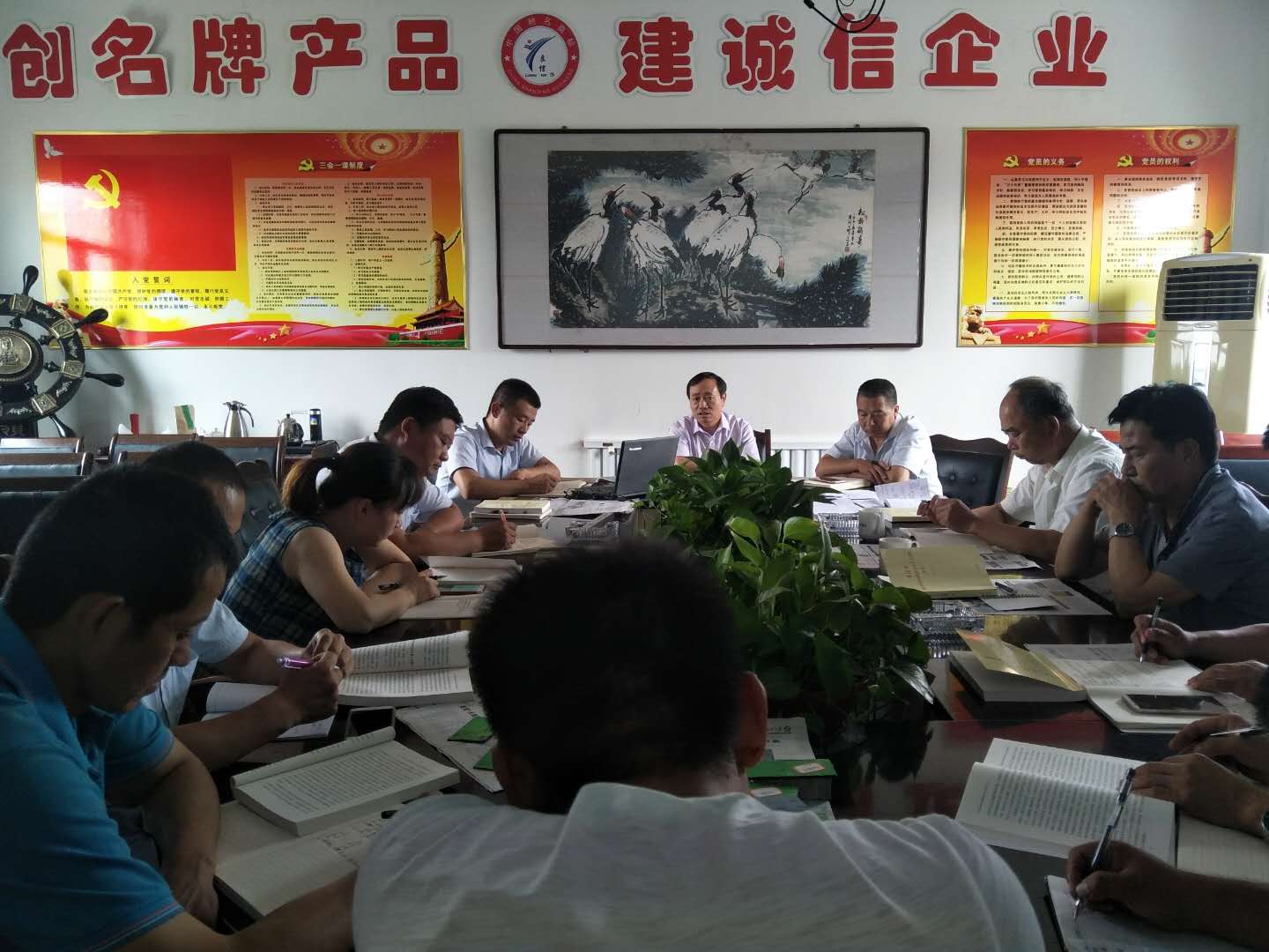 主題黨日、兩學一做、黨員大會如期召開